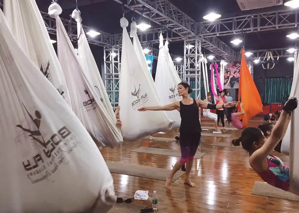 BodyFly teacher performing class